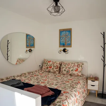 Apartment Bright Loft With Balcony Near Old Town