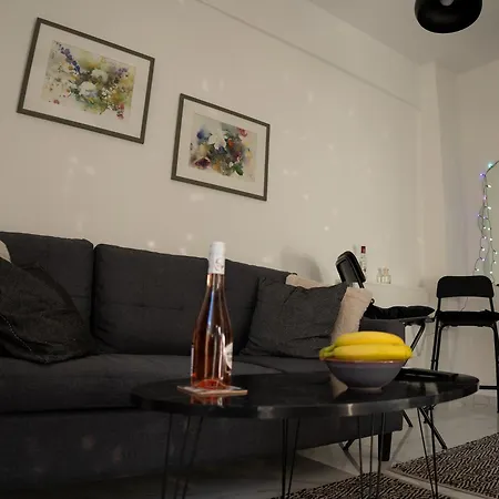 Bright Loft With Balcony Near Old Town Apartment