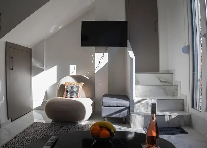 Bright Loft With Balcony Near Old Town Thessaloniki