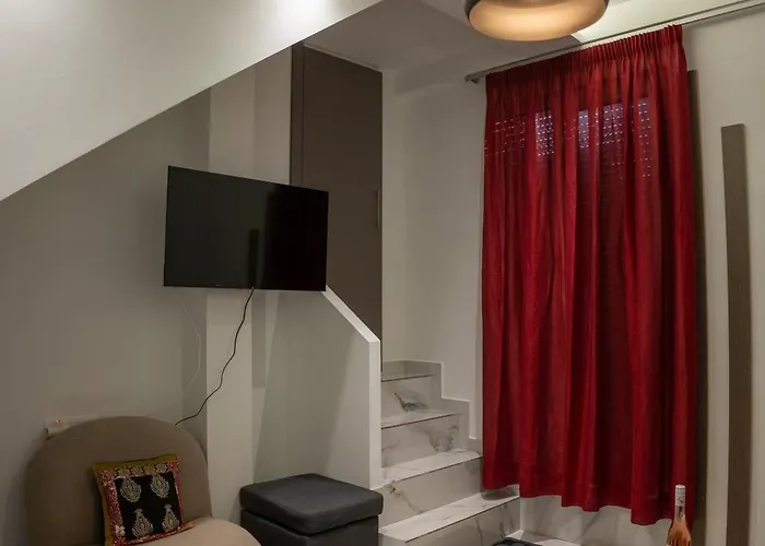 Bright Loft With Balcony Near Old Town Apartment *
